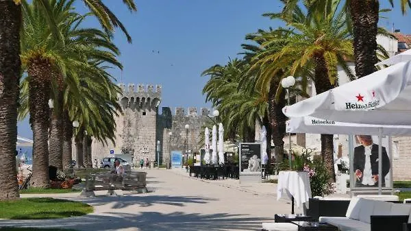 Apartmani Tony Trogir