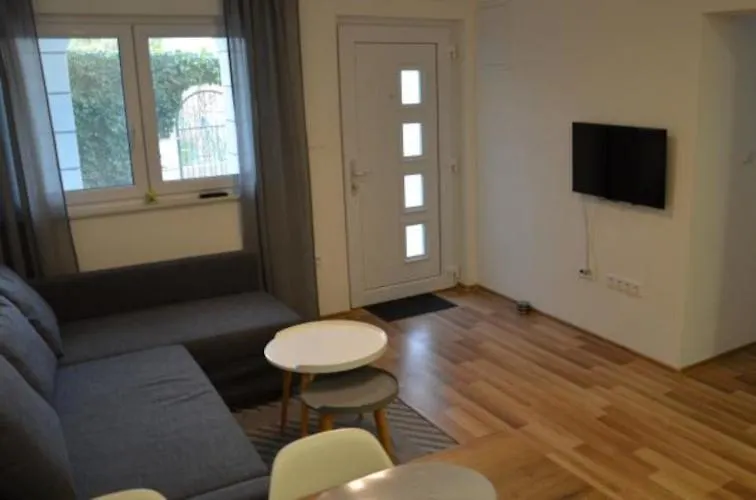 Apartmani Tony Trogir 0*,  Croacia