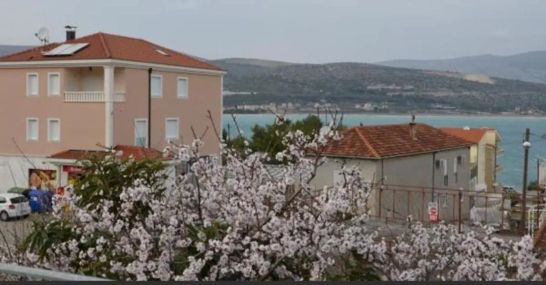 Apartmani Tony Trogir 0*,